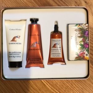 Crabtree & Evelyn hand & nail conditioning 4p set.